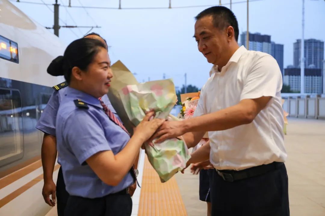 英雄班组，欢迎回家！2