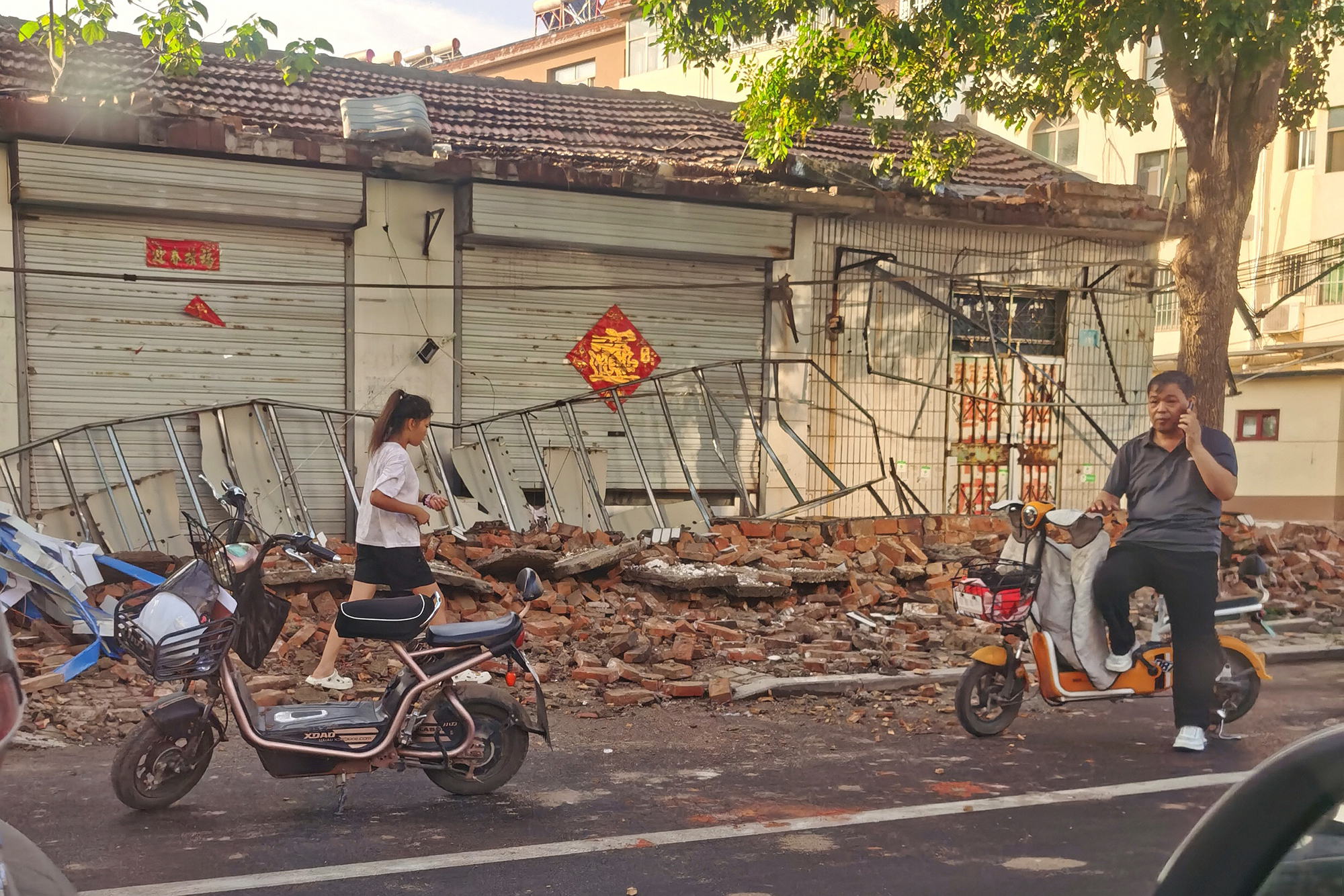直击｜山东德州突发5.5级地震，民房倒塌暂无危重伤者1