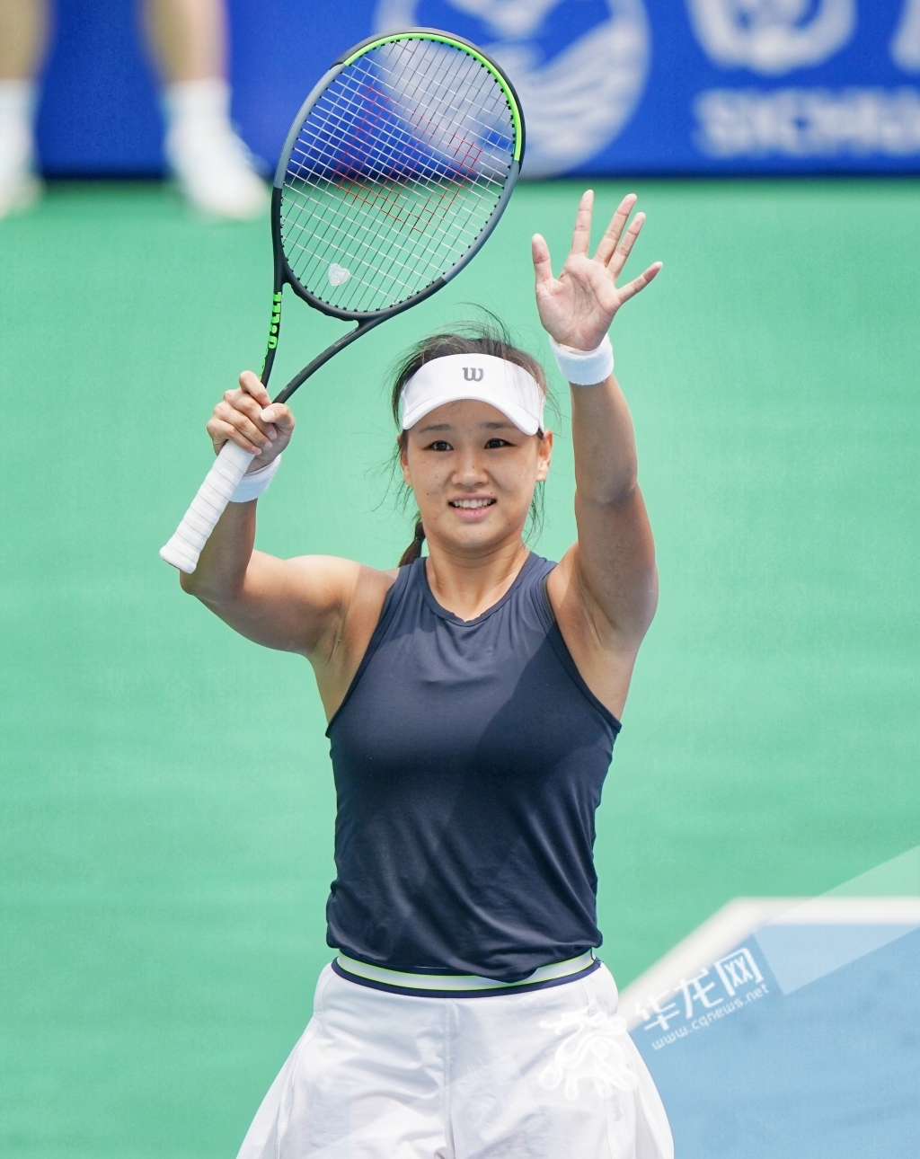 郭涵煜赢得大运会女子网球金牌。华龙网-新重庆客户端记者 张质 摄