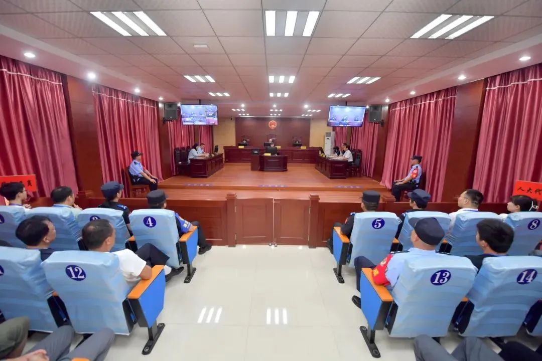 “江西11岁男孩跳楼案”一审宣判：班主任无罪1