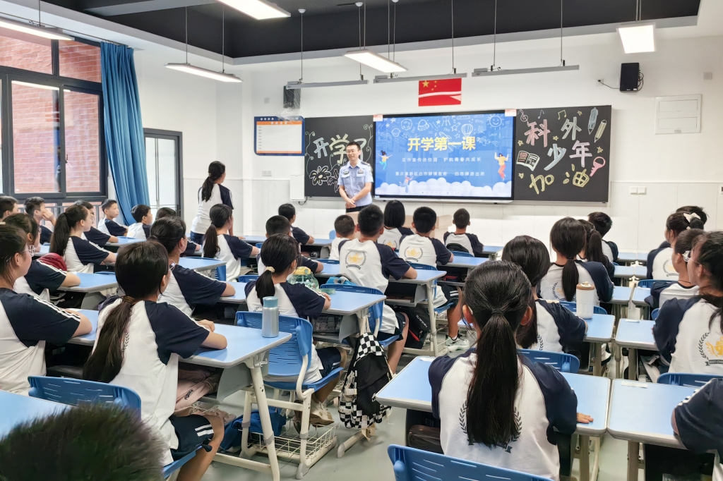 学生分享生活中遇到的骗局。高新区警方供图