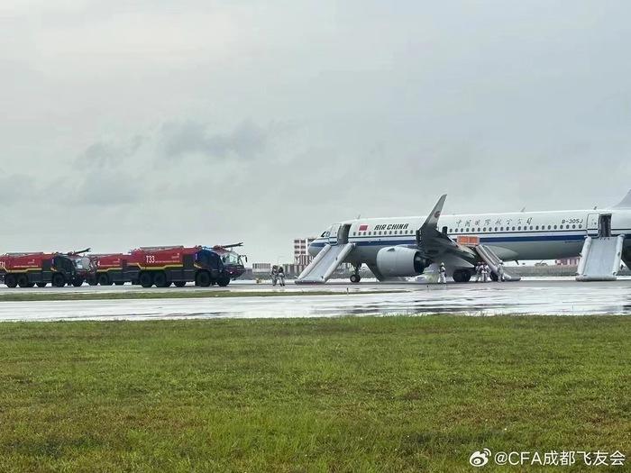 国航CA403发出紧急代码7700，疑为左侧发动机起火3