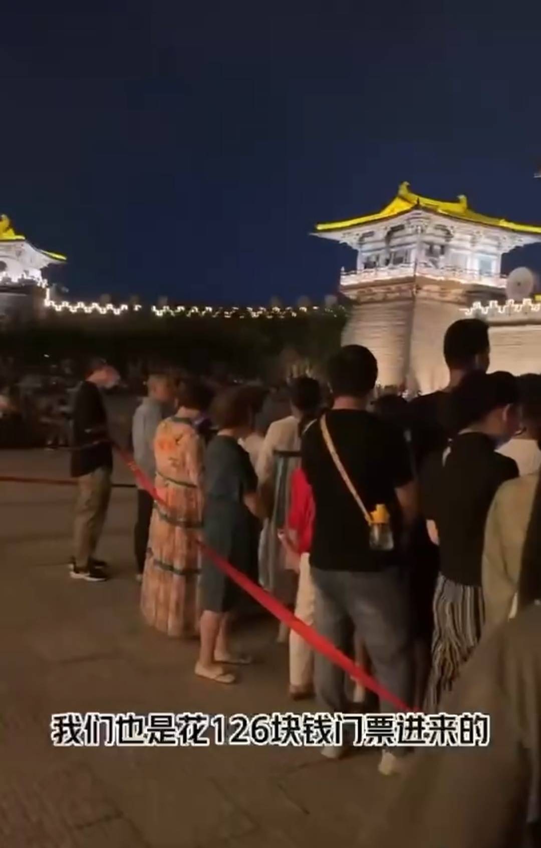 湖北襄阳唐城景区回应“中外游客被区别对待”：将通报情况1