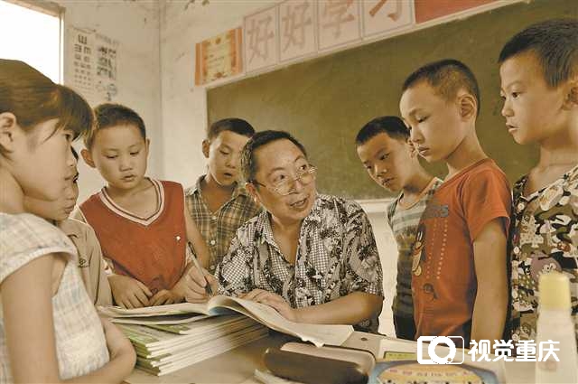 十年后的回访</p><p>坚守或离开，他们对乡村教育的热爱一点没少17
