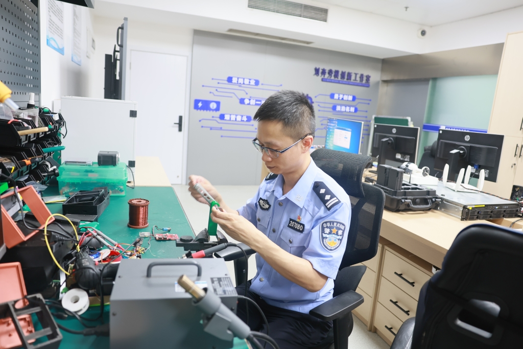 “刘奔劳模创新工作室”以刑侦民警刘奔名字命名。警方供图