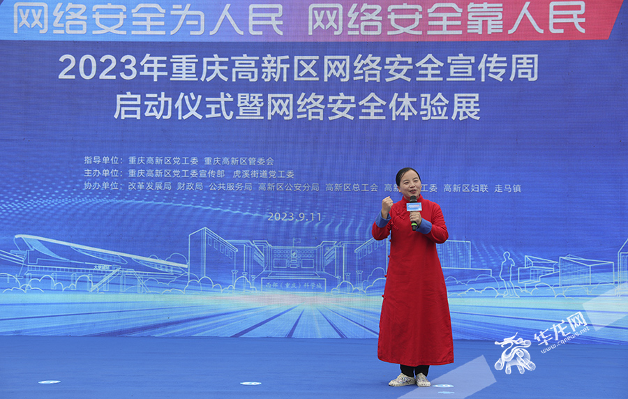 故事表演《朋友圈风波》。华龙网 首席记者 李文科 摄