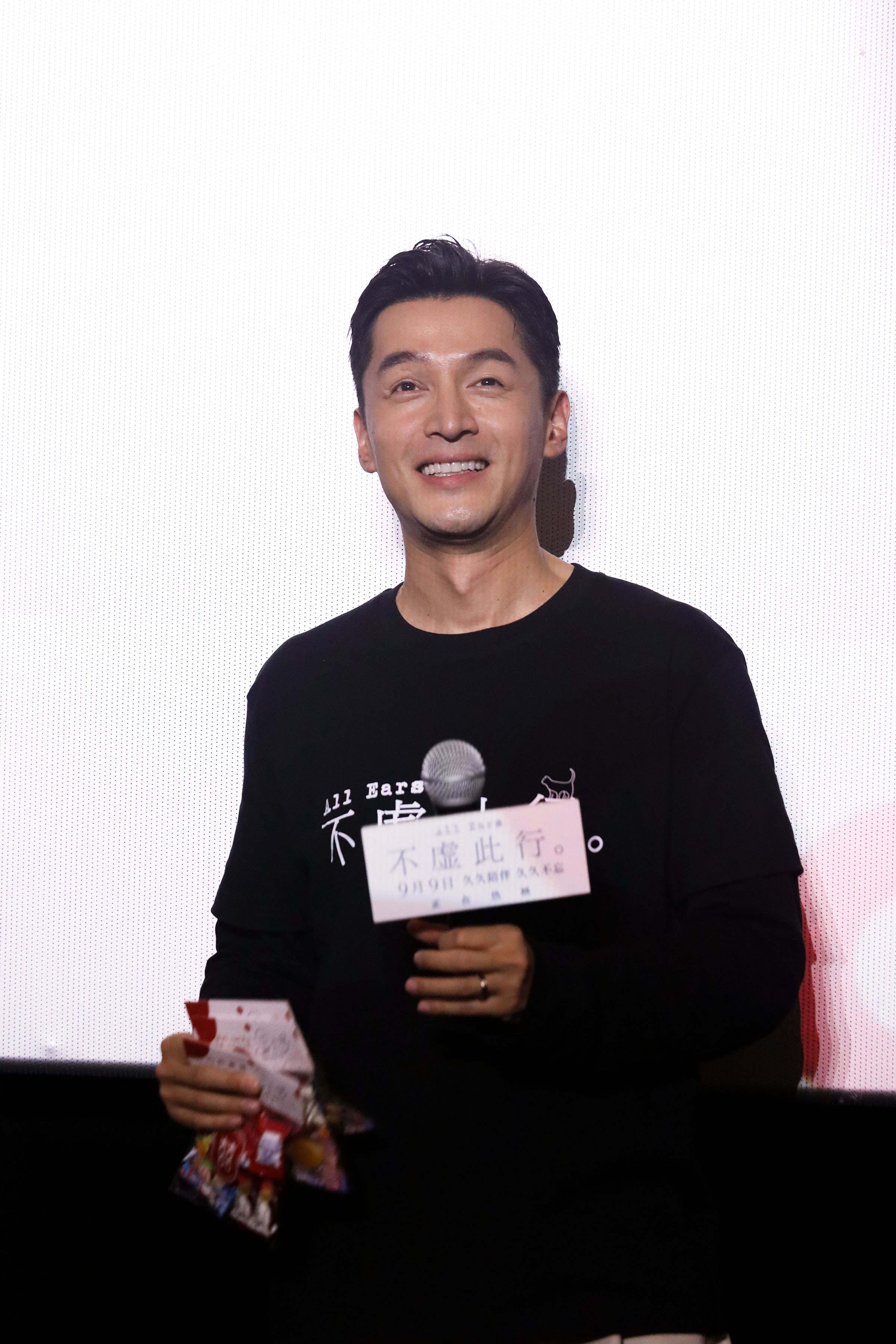 胡歌回应退圈传闻：过去把生活过成“偶像剧” 想做一些更有意义的事2