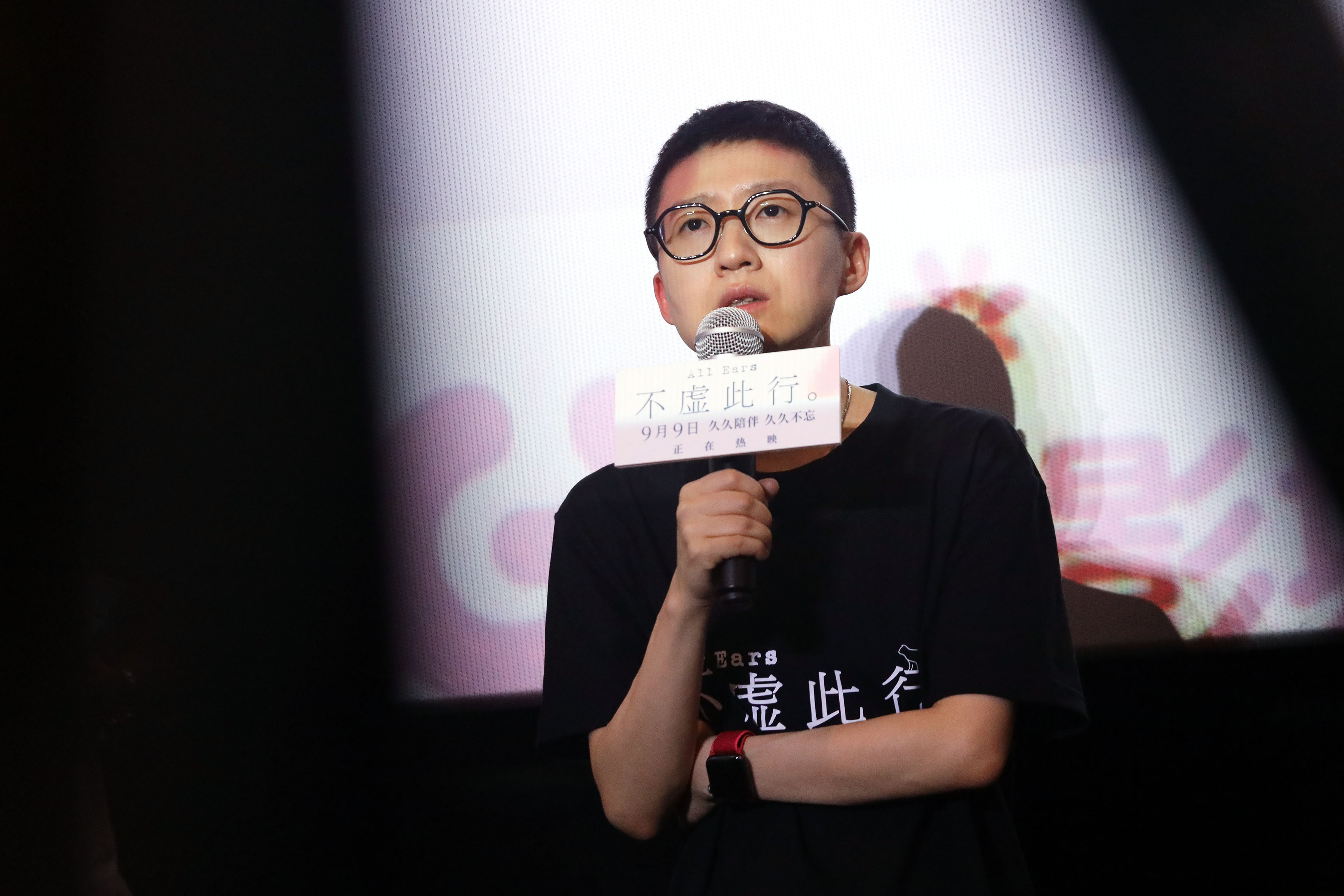 胡歌回应退圈传闻：过去把生活过成“偶像剧” 想做一些更有意义的事3