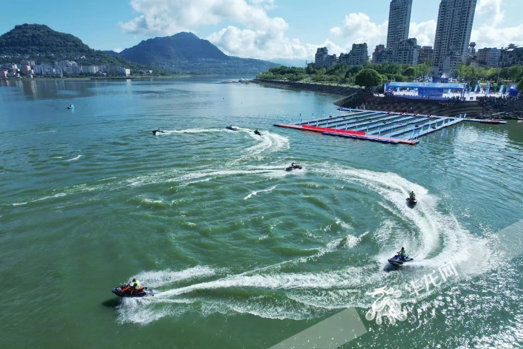 9月13日，2023年重庆市水上应急救援青工技能竞赛在开州汉丰湖举行。华龙网记者 张质 摄