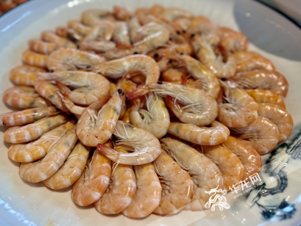 Local fresh shrimp products with no pesticide and additives.