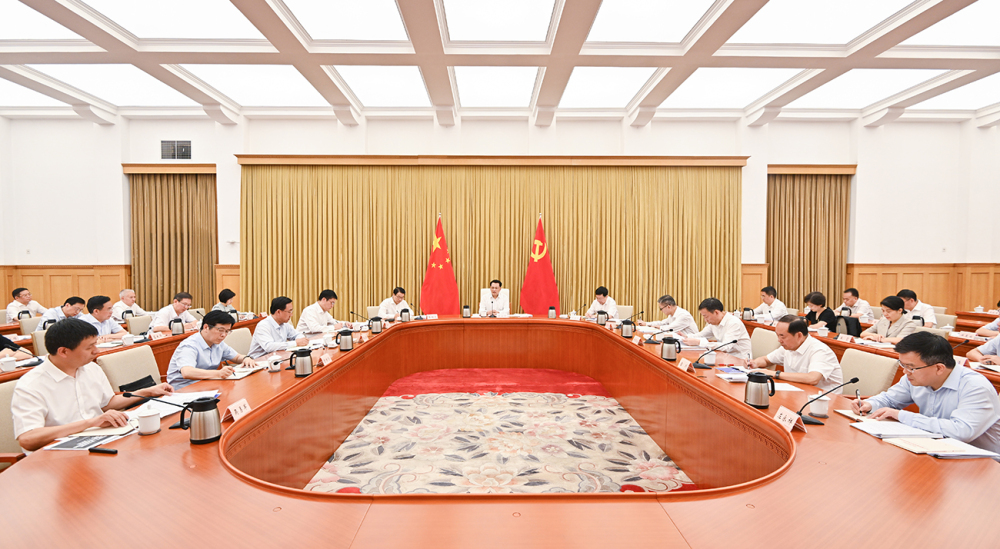 袁家军在六届市委网络安全和信息化委员会第一次会议上强调 深入贯彻习近平总书记关于网络强国的重要思想 奋力推动新重庆网信事业高质量发展 胡衡华出席1