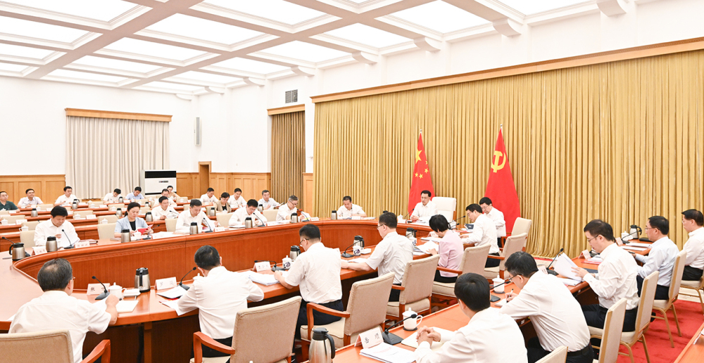 市委举行理论学习中心组专题学习会 学习贯彻《中国共产党组织工作条例》 打造新时代“红岩先锋”变革型组织 袁家军主持会议并讲话 胡衡华唐方裕出席