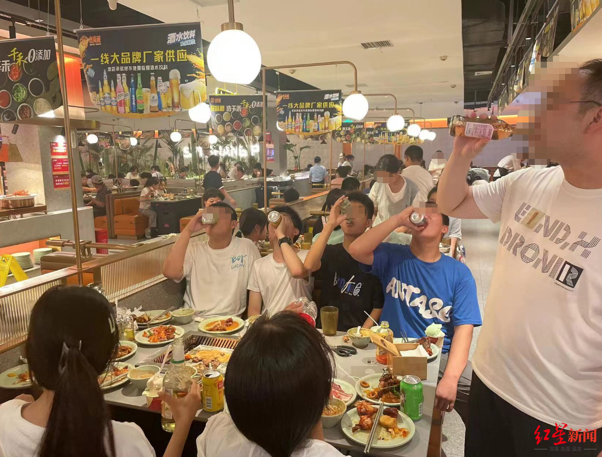 初中生参加班主任组织聚餐后回家路上摔倒致脾肾破裂，家长称其喝酒，班主任回应1