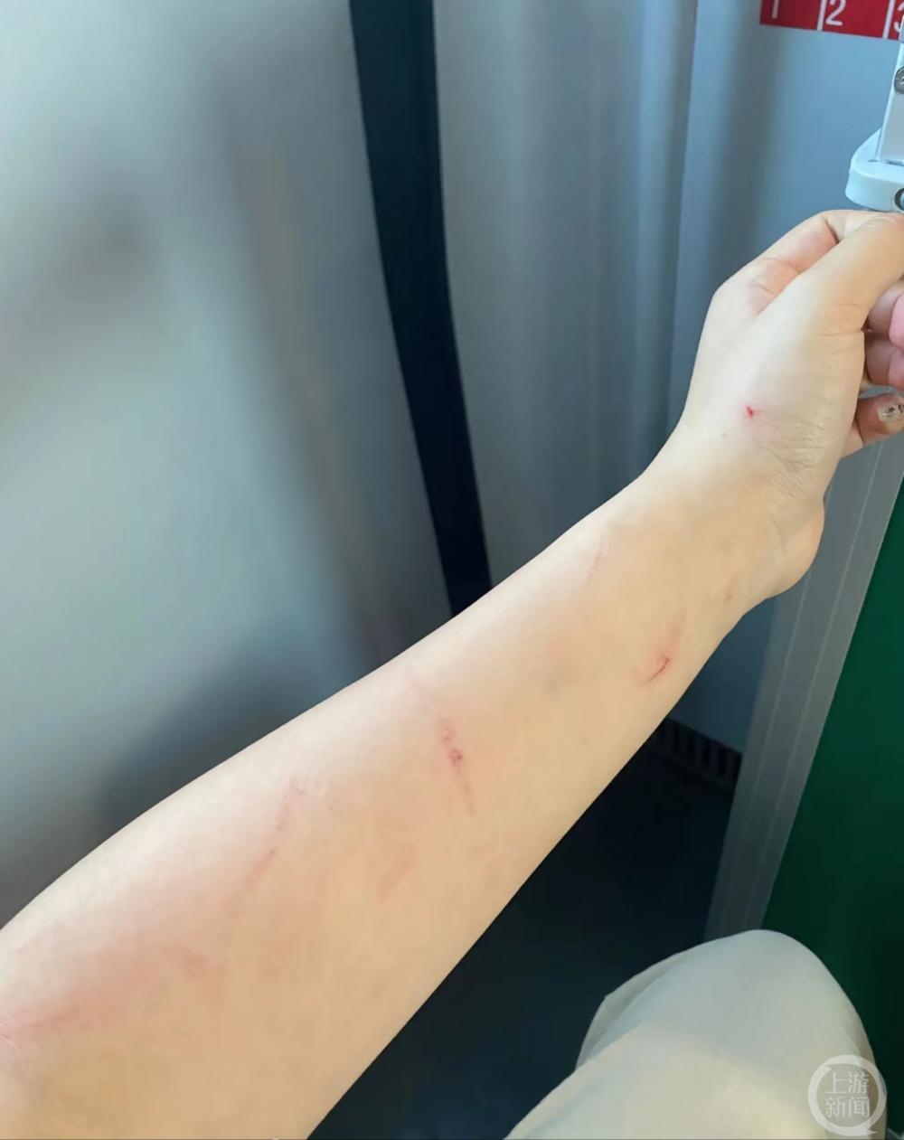 高铁拒换座被打女子：对方先动手2