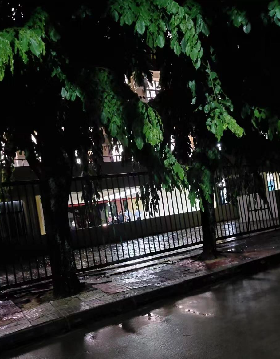 海南澄迈一高中生跳楼后不治身亡 官方：具体情况需等通报1