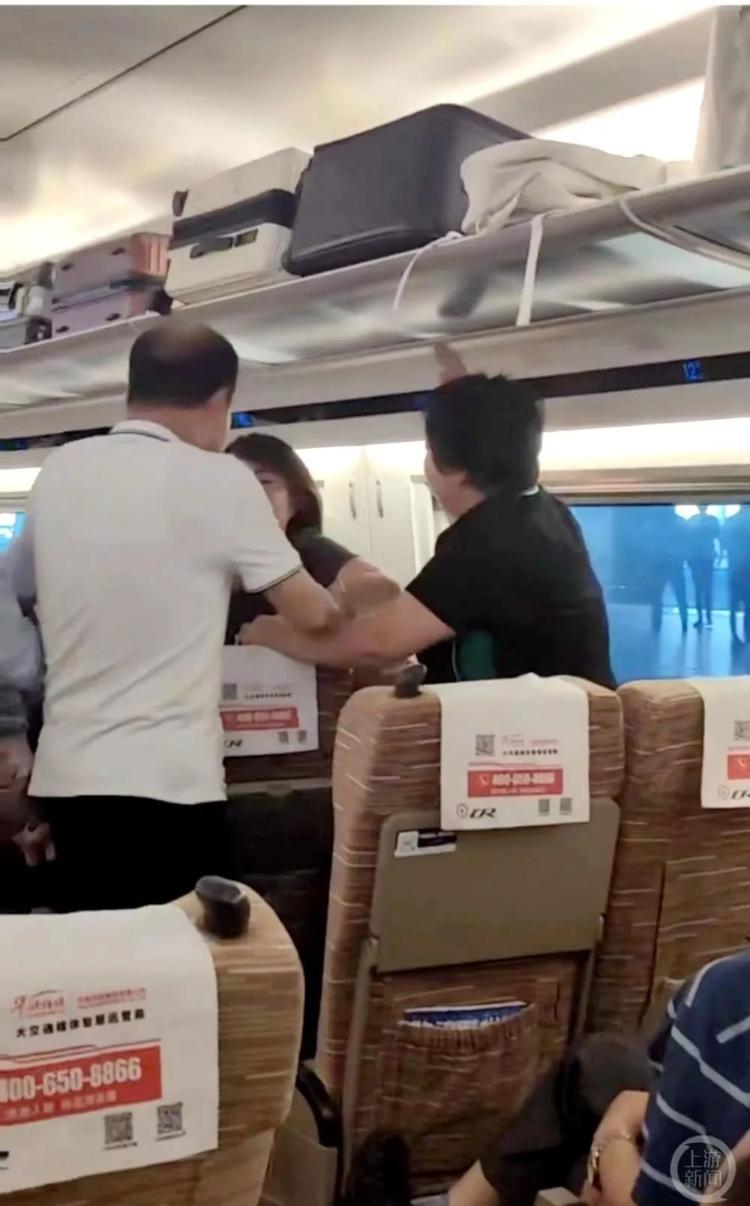 又见高铁“霸座打人”，还手就是互殴吗？1