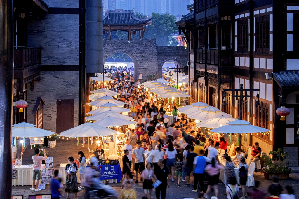 夏布小镇“小猪集市”夜景。荣昌区委宣传部供图 华龙网发