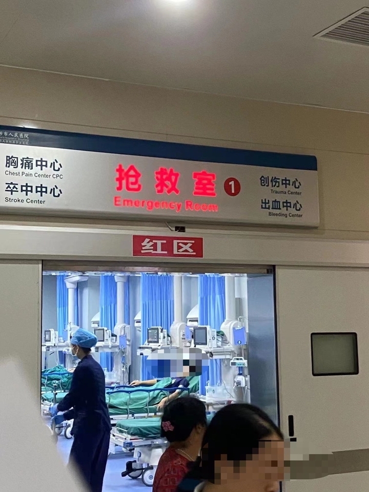 湖南一初中生疑遭体罚住进ICU，教育局：领导高度重视，已多次沟通此事2