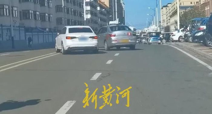 黑龙江一驾校学员称遭考场安全员故意别车致挂科，考场回应：系诽谤已报警1