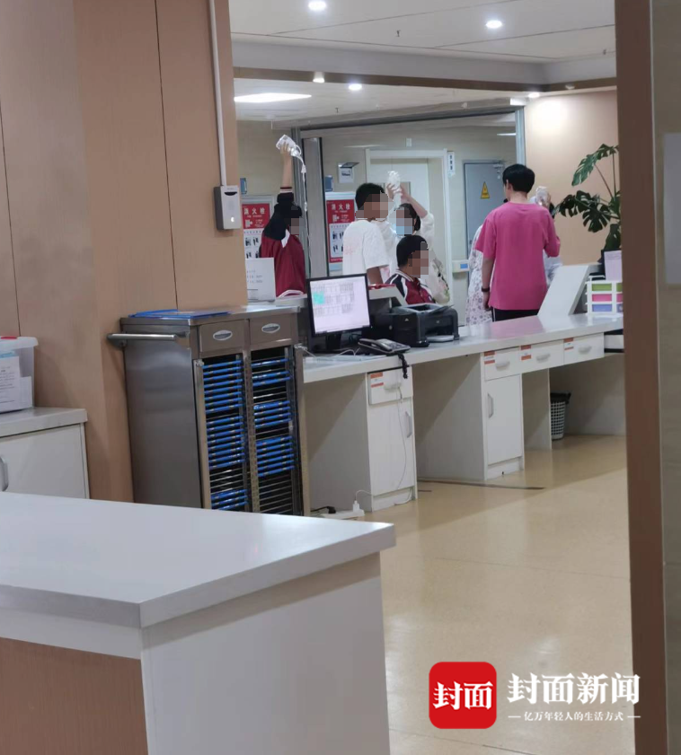 云南一高中多名学生就餐后被送医 老师回应“不信谣”后教育局称确有此事1