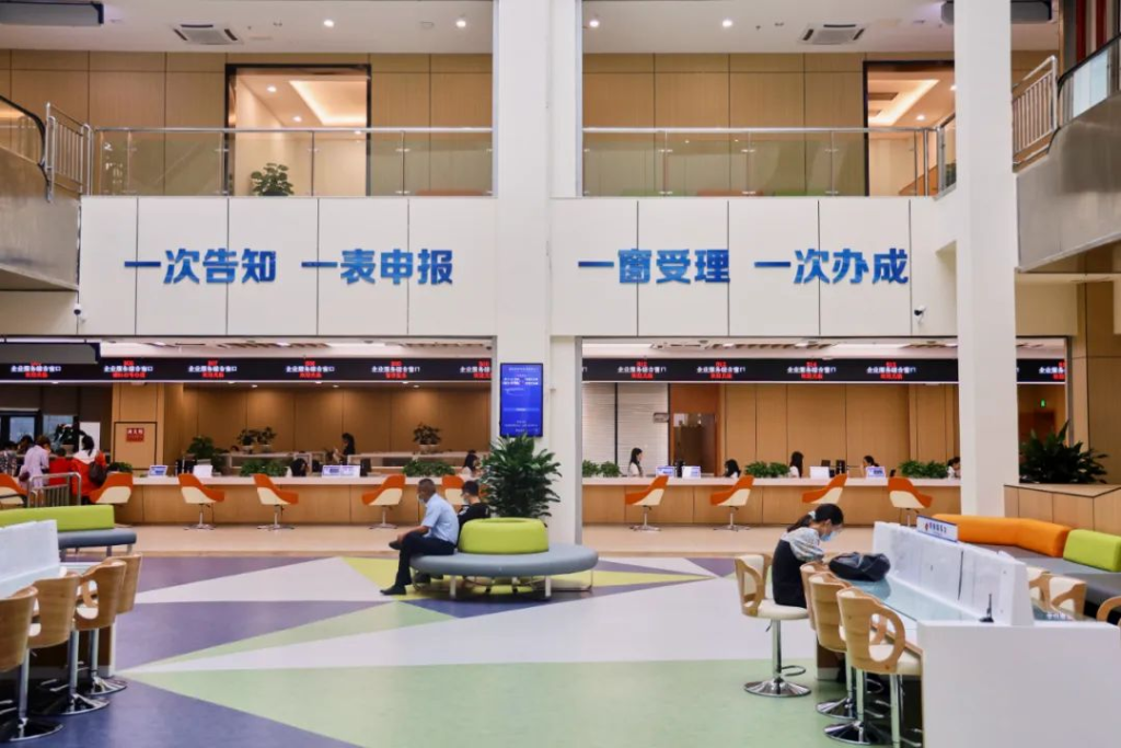 重庆高新区政务服务大厅。受访单位 供图