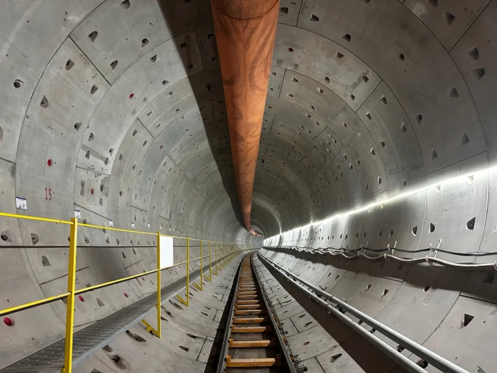 重庆地铁18号线北延伸段首个TBM区间实现双线隧道贯通