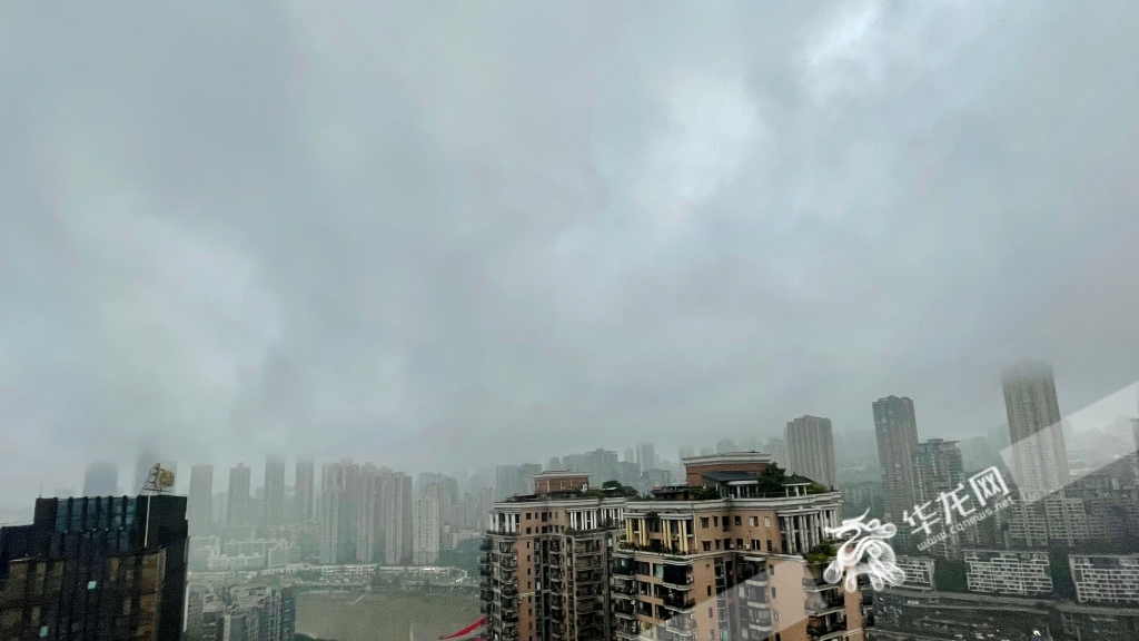 9月20日早晨，重庆中心城区阴天。华龙网首席记者 李裕锟 摄