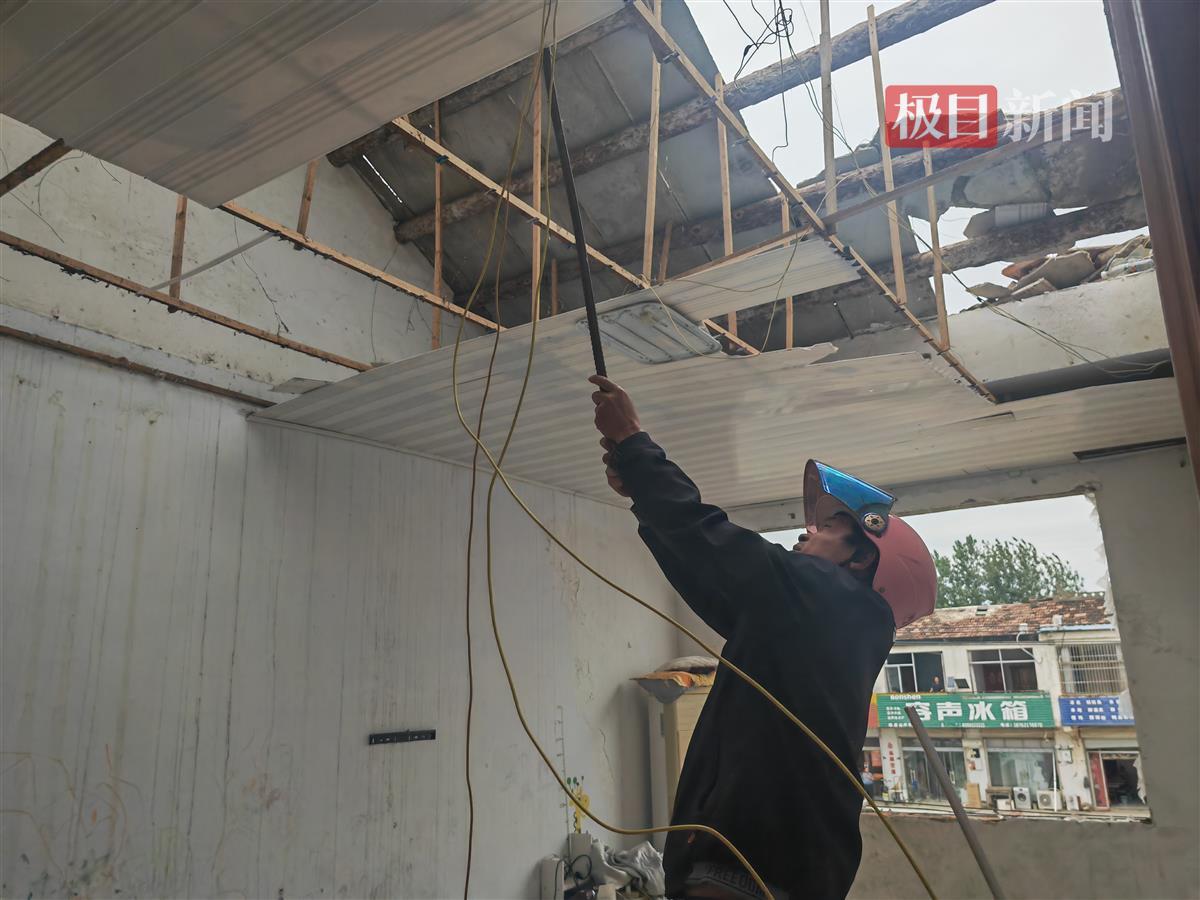 亲历者讲述江苏宿迁龙卷风来袭瞬间：刚抱起熟睡的小孙子，窗户就倒下砸在了床上4