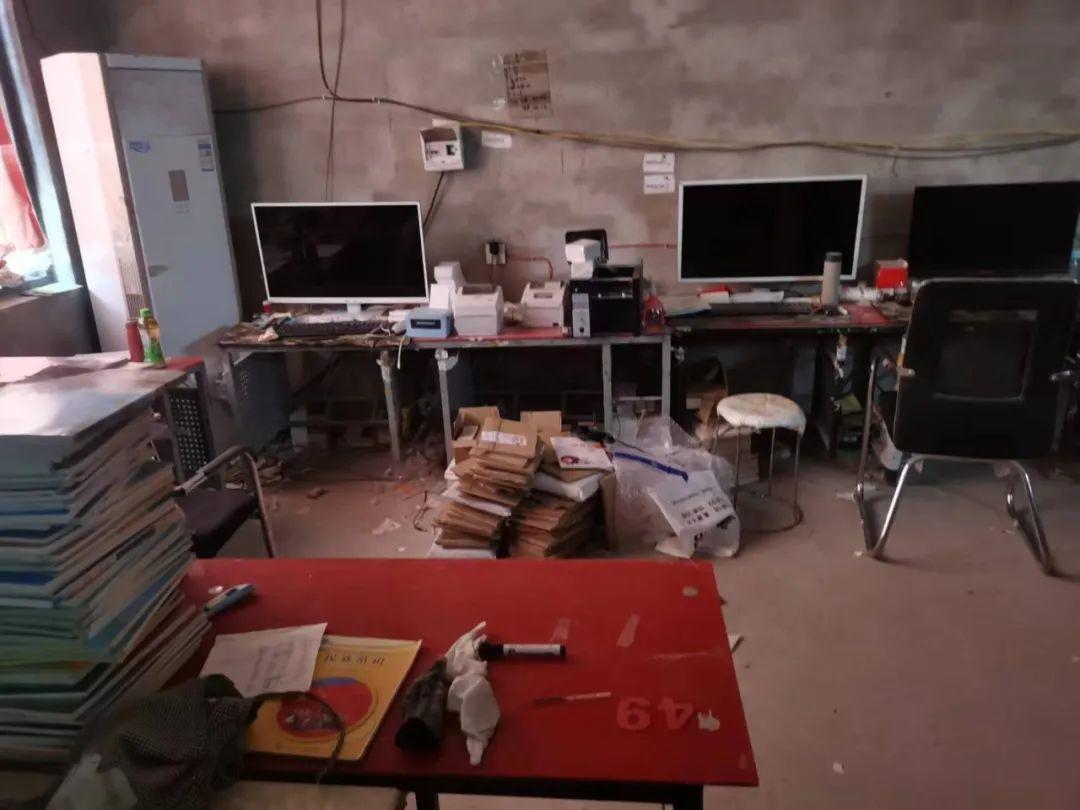 涉案1.4亿盗版教材案告破：河南一新华书店员工落网，警方缴获280万册盗版中小学教材3