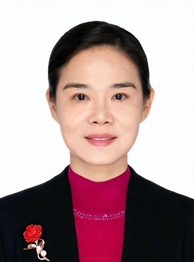35岁成为女市长，21年后主动投案3