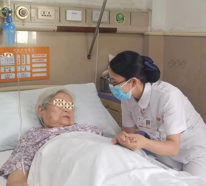 九龙坡区人民医院人文护理 护理“暖”微光 绽放人文星河