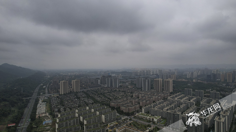 中心城区仍以阴雨天气为主。华龙网 首席记者 李文科 摄