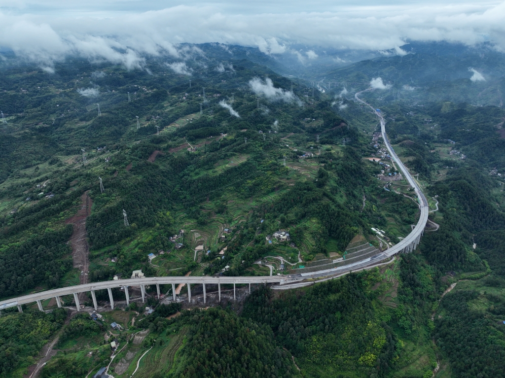建设中的南川西环线高速公路。受访者供图