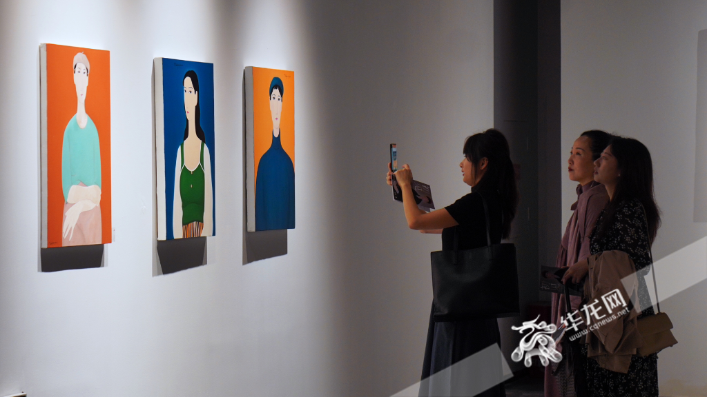 市民观展。华龙网记者 田韵沁 摄