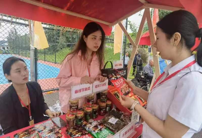 农特产品销售。铜梁区委宣传部供图 华龙网发