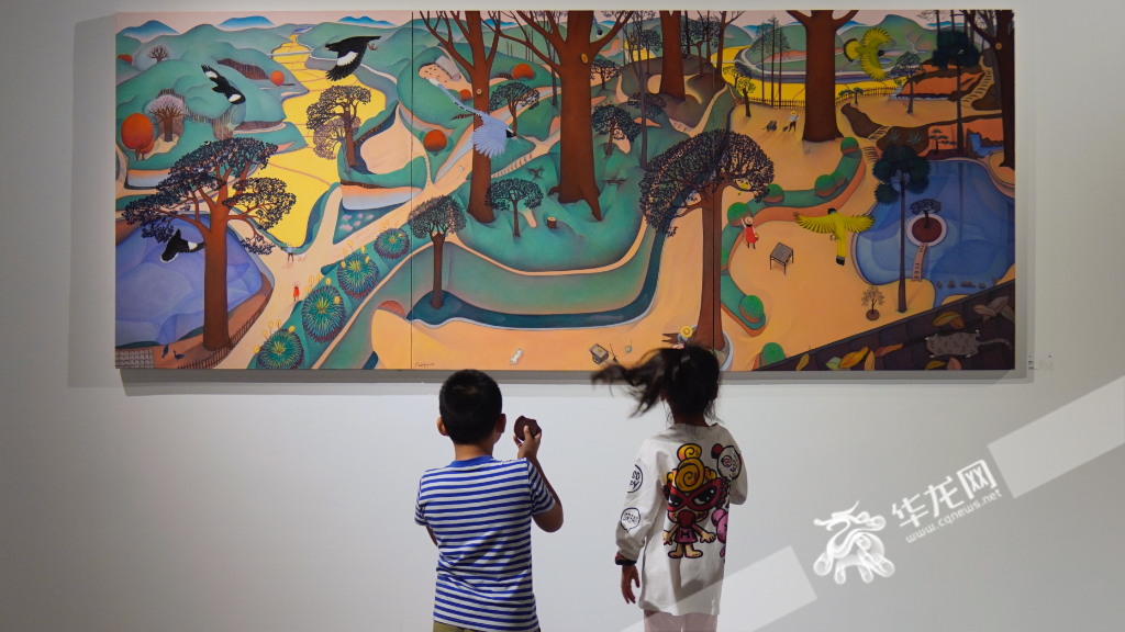 小朋友观展。华龙网记者 田韵沁 摄