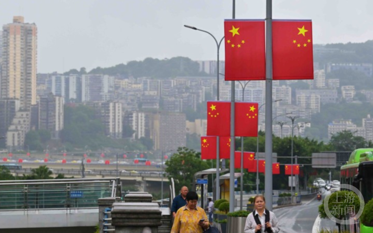 国庆氛围感拉满！“中国红”扮靓重庆街头3