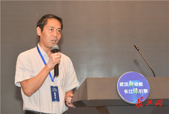 洛阳网总经理、执行总编辑刘宏波以《策划+话题+热点》为题在业务交流会上作分享。长江网记者 吕诗文 摄