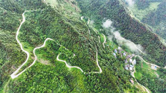 酉阳：“四好农村路”畅连乡村