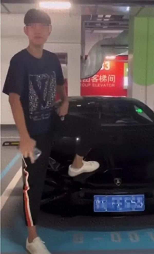 15岁少年踩豪车事后发言挑衅？车主：维修费近18万，绝不和解1