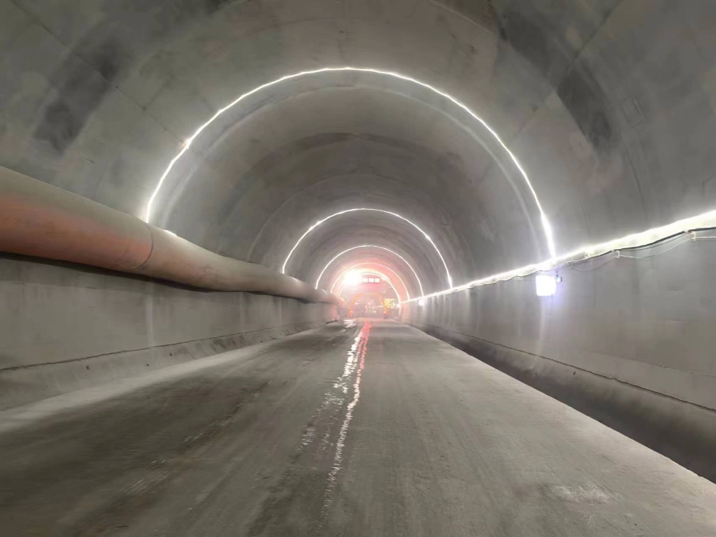 重庆璧铜线云雾山隧道实现“洞通” 。重庆市住房城乡建委供图