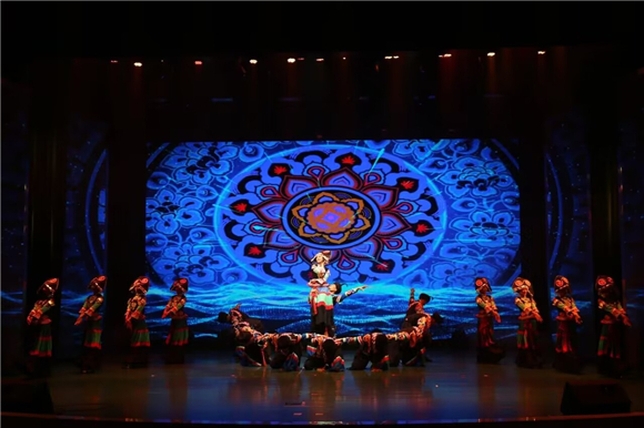 重庆歌舞团  群舞《里扎热达》。渝北区文化旅游委供图 华龙网发