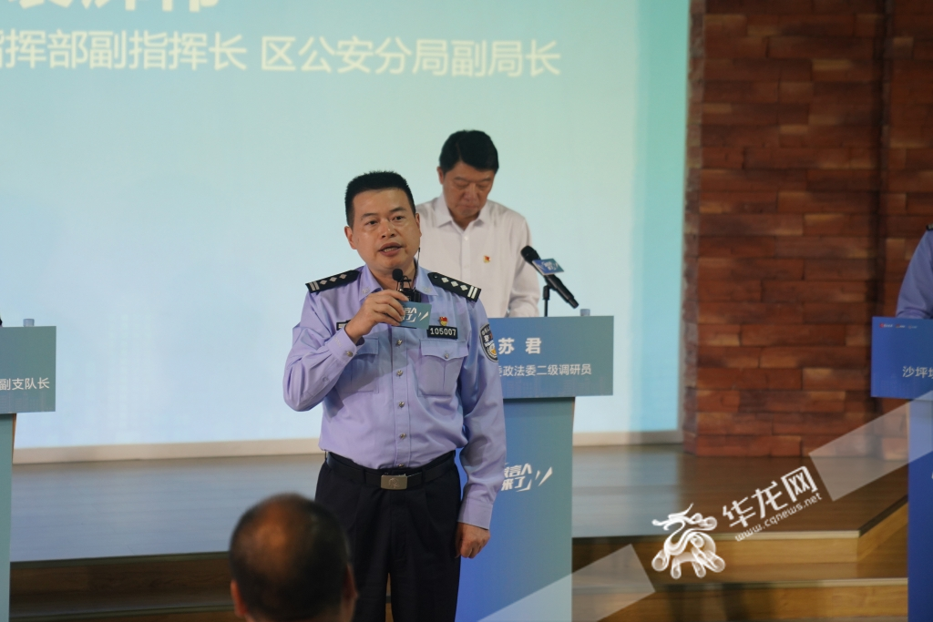 坪坝区全民反诈指挥部副指挥长袁辉伟。华龙网记者 殴武夷 摄