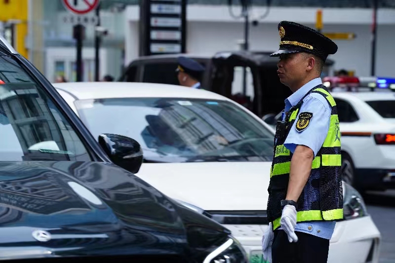 中秋国庆期间，交通执法部门将加强热门区域的巡查，保障市民出行。市交通执法总队供图