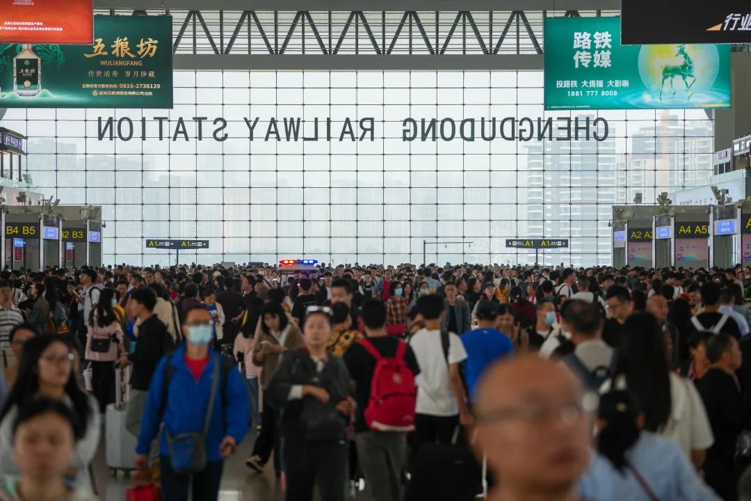 第一批人已经堵在路上了！有人开车9小时还没出省……28