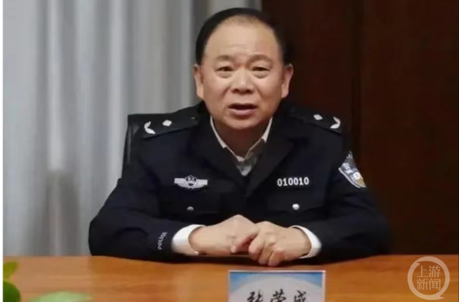 武汉公安系统同一天5名警察被查，知情人士称或与黄大发涉黑案有关1