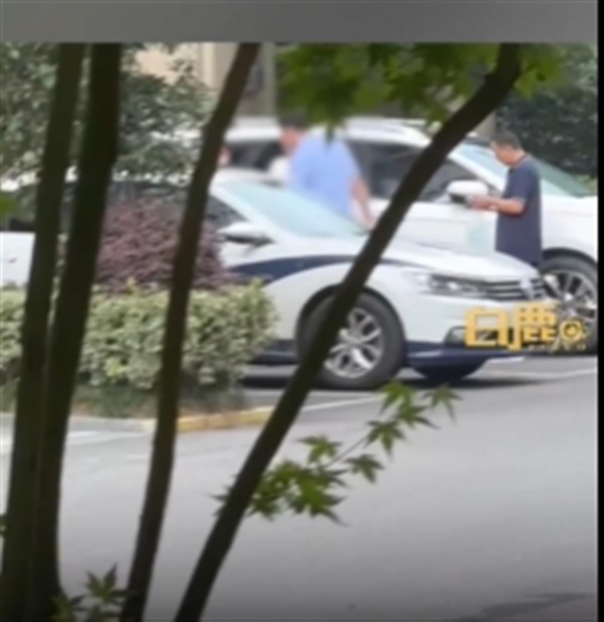 女子家中洗澡被偷拍，凭窗外脚印找到偷拍男，涉事者被行拘5日5