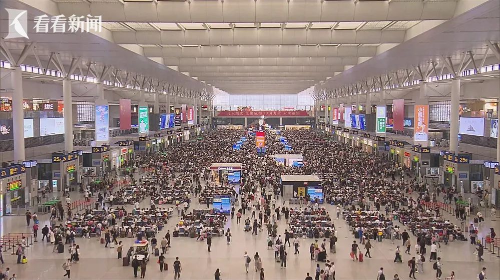 第一批人已经堵在路上了！有人开车9小时还没出省……2