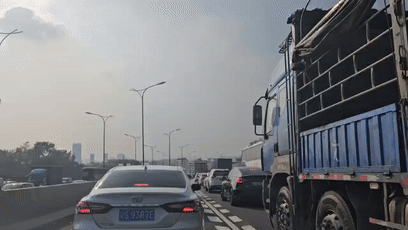 第一批人已经堵在路上了！有人开车9小时还没出省……11