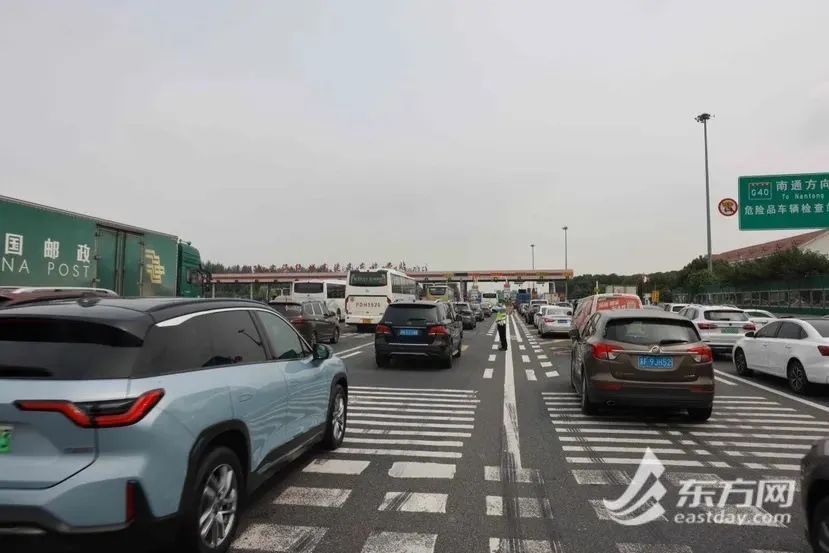 第一批人已经堵在路上了！有人开车9小时还没出省……6